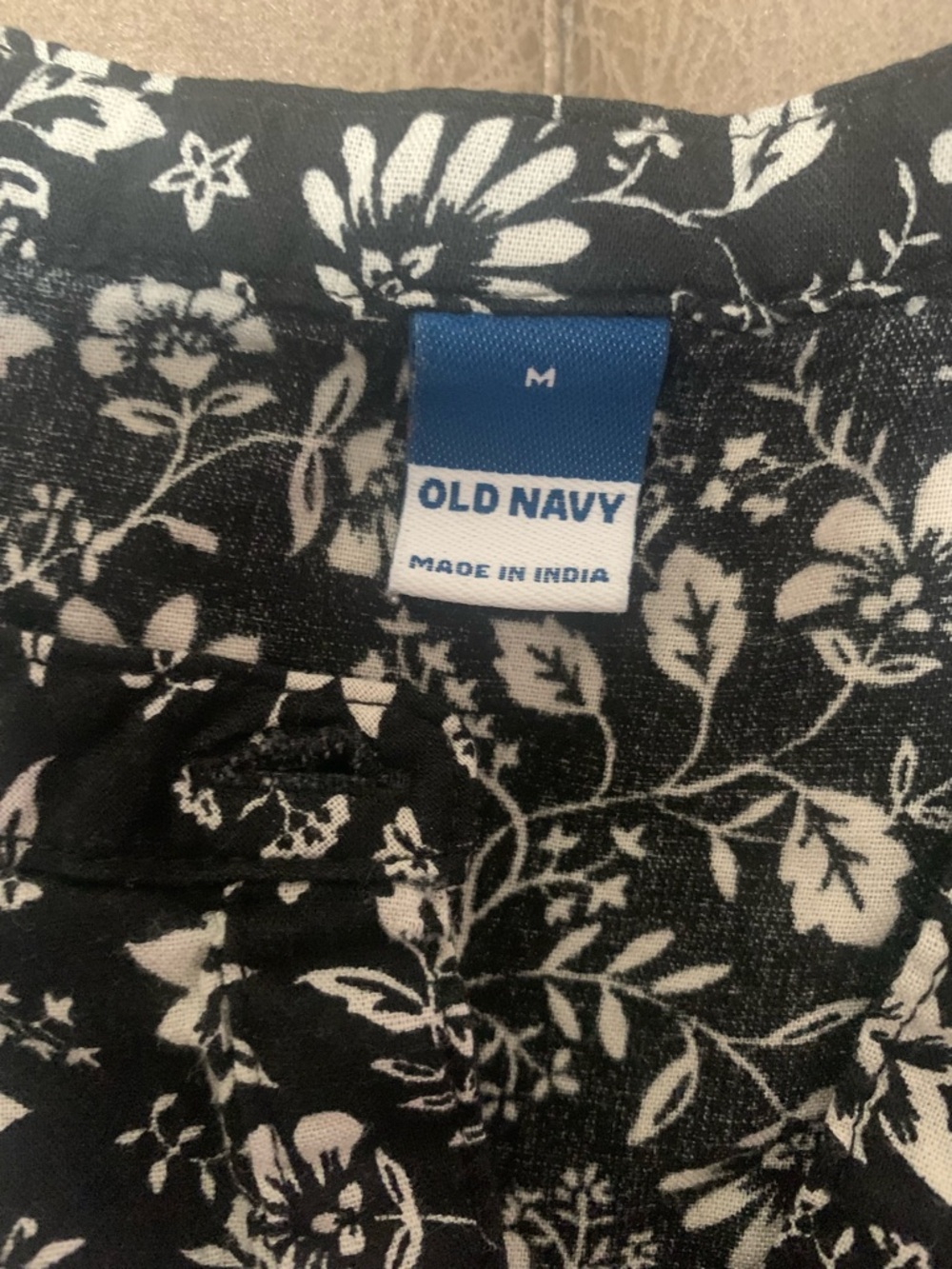 Old Navy Womens Black Floral Print Oversized Button Up Balloon LS Blouse Size M - Picture 2 of 7